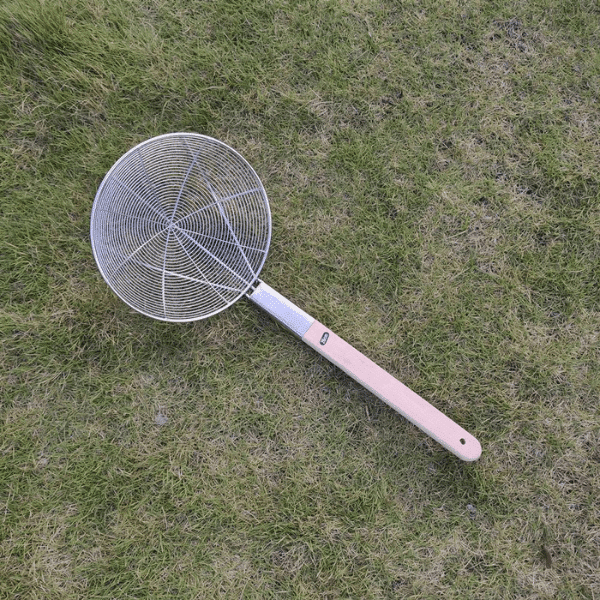 Perfect Dealz Stainless Steel Wooden Handle Mesh Strainer 24CM