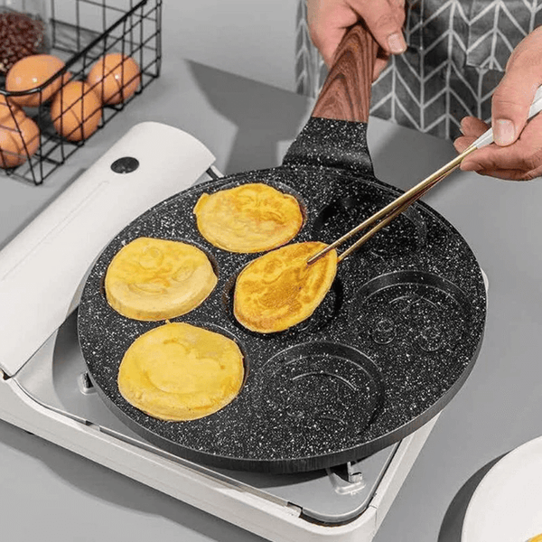 Perfect Dealz Non Stick Round Smiling Face Baking Pan