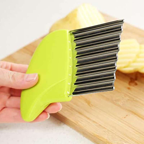Crinkle Cutter Chopping Tool Slicer showcasing a sharp serrated blade and comfortable grip for crinkle-cutting fruits and vegetables.