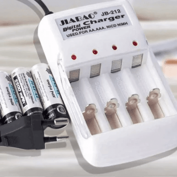 Perfect Dealz Battery Charger with 4 AA Rechargeable Batteries