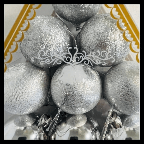 Perfect Dealz Festive Assorted Christmas Tree Balls 12 Pieces