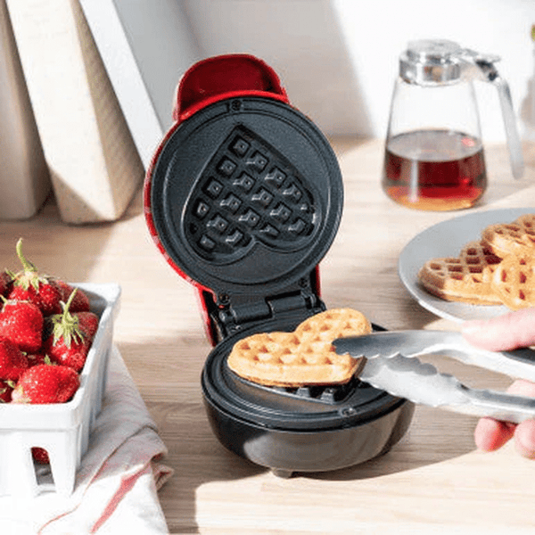 Compact Heart-Shaped Waffle Maker image 2