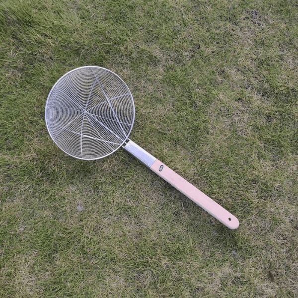 Stainless Steel Wooden Handle Mesh Strainer 24CM image 3