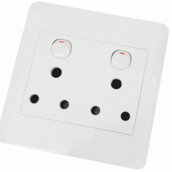 2 x 16A Switched Outlet with White Cover Plate – Double Power Socket for powering multiple devices.