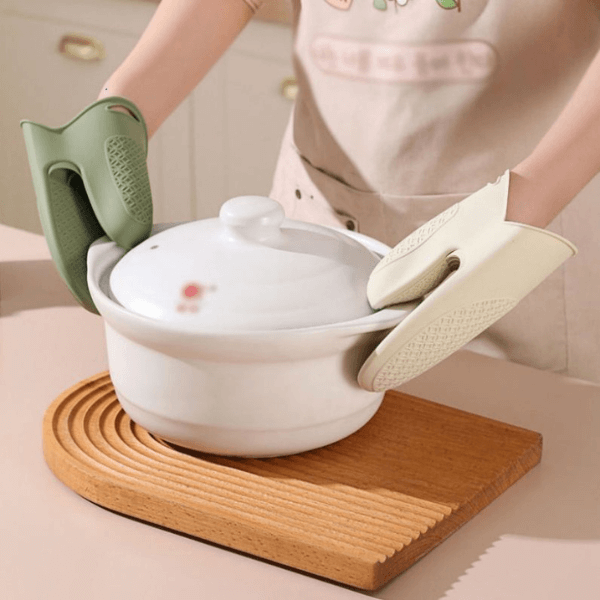 Perfect Dealz Non-Slip Heat Resistant Silicone Pot Holder Hand Clip Glove