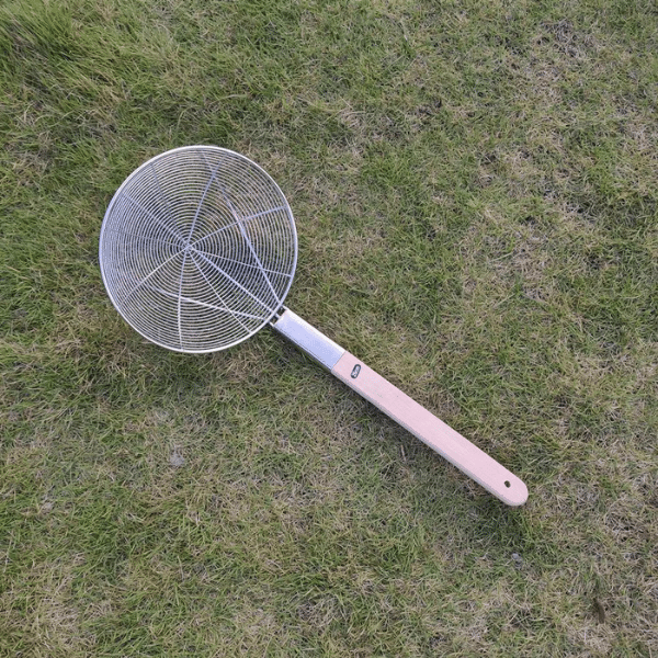 Stainless Steel Wooden Handle Mesh Strainer 26CM image 0