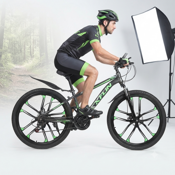 26-Inch Mountain Bicycle with Disc Brakes and Alloy Wheels