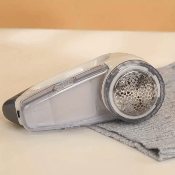 Battery Powered Portable Lint Remover image 1