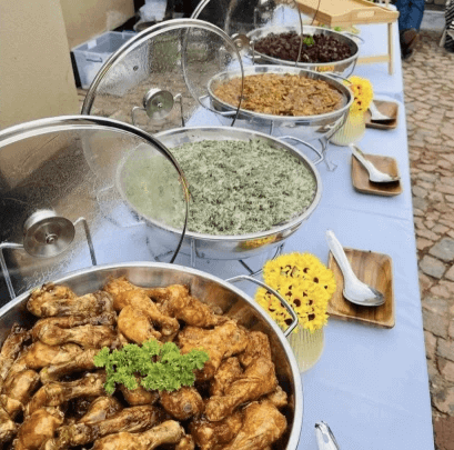 Deliciously arranged food in round chafing dishes showcasing various dishes at a buffet, highlighting the 4L Round Chafing Dish with Glass Lid.