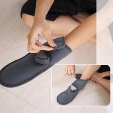 Person using the Joint Heating Vibration Massage Wrap for joint relief on their ankle.